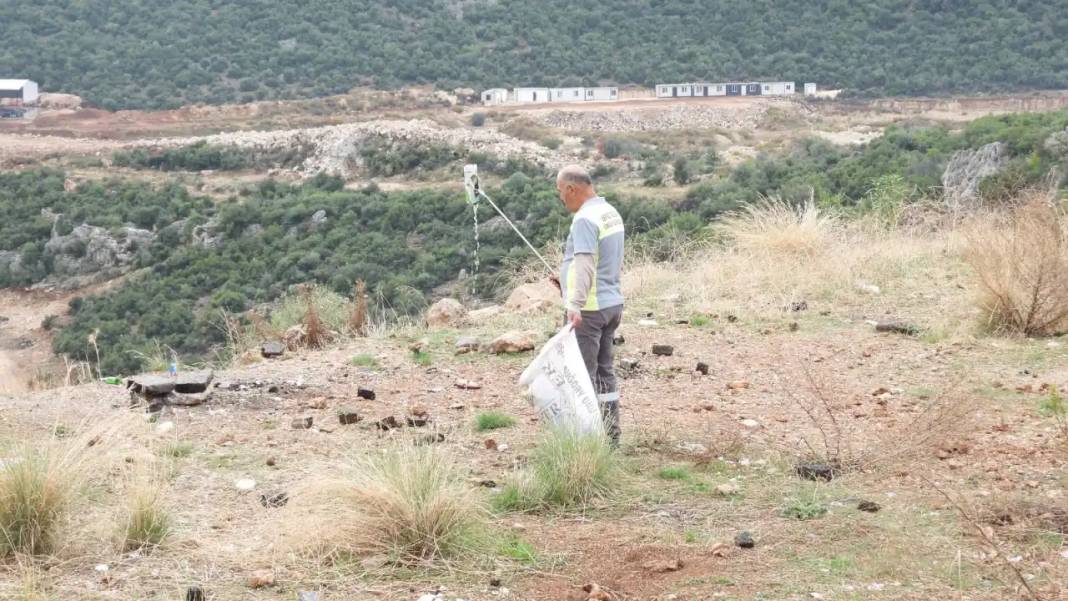 Antalya’yı İzlemeye Gidiyorlar… Arkada Çöp Dağı Bırakıyorlar 1